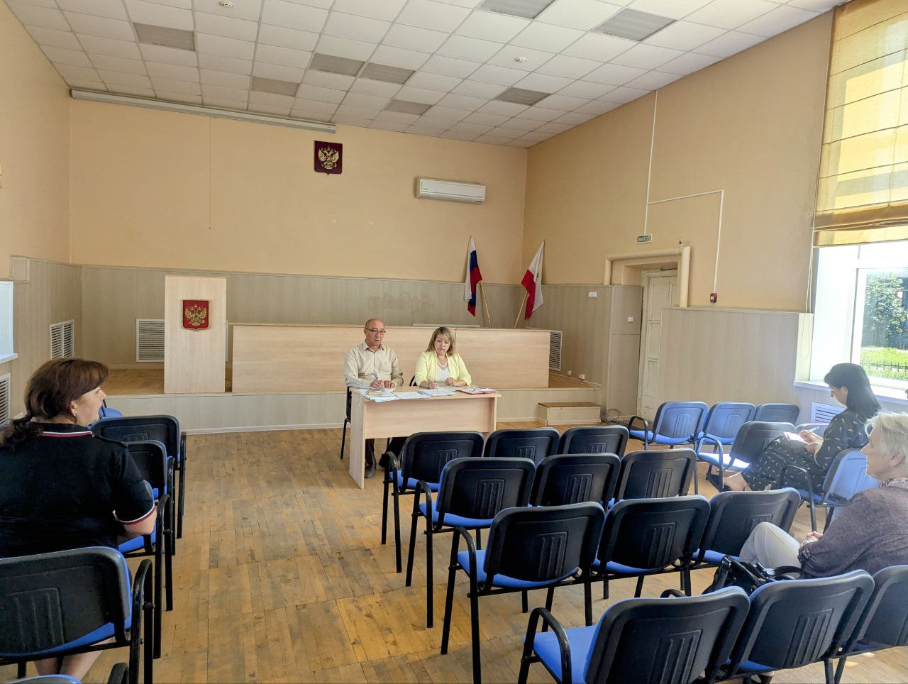 Состоялось очередное заседание комиссии по делам несовершеннолетних и защите их прав.