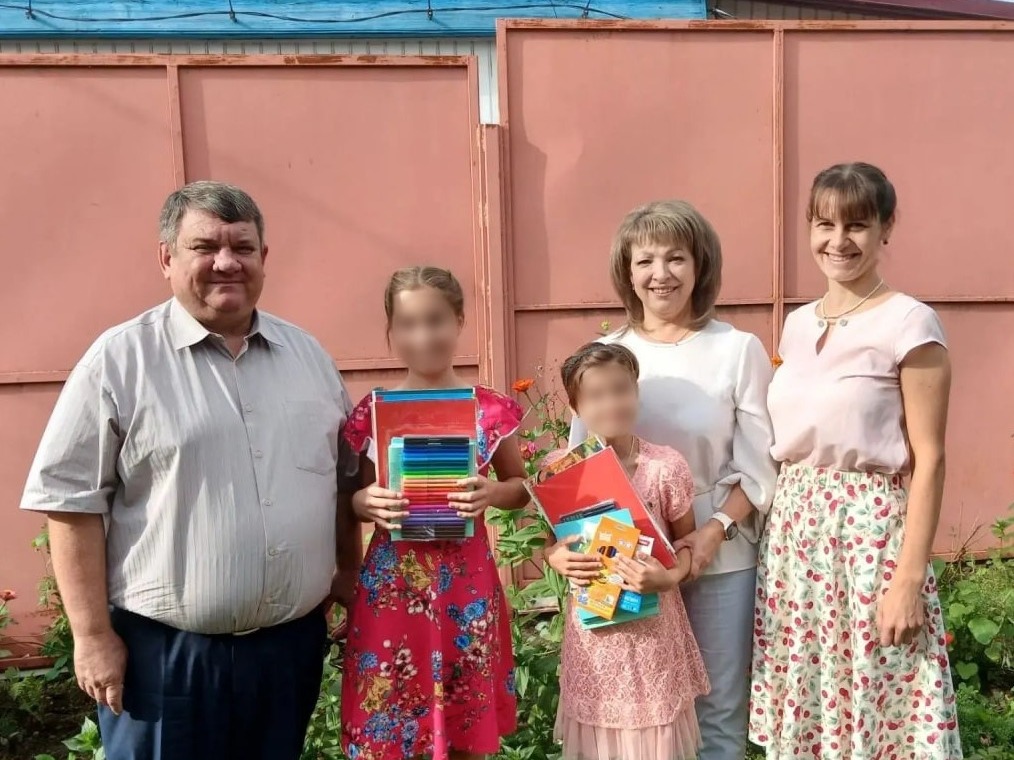 Самойловским школьникам вручили подарки к 1 сентября.