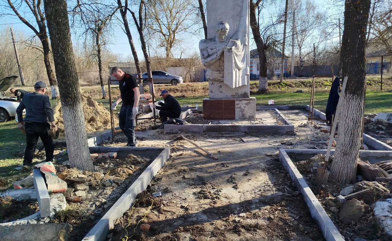 В Самойловском районе полным ходом идет подготовка к празднованию восьмидесятилетия Победы в Великой Отечественной войне.