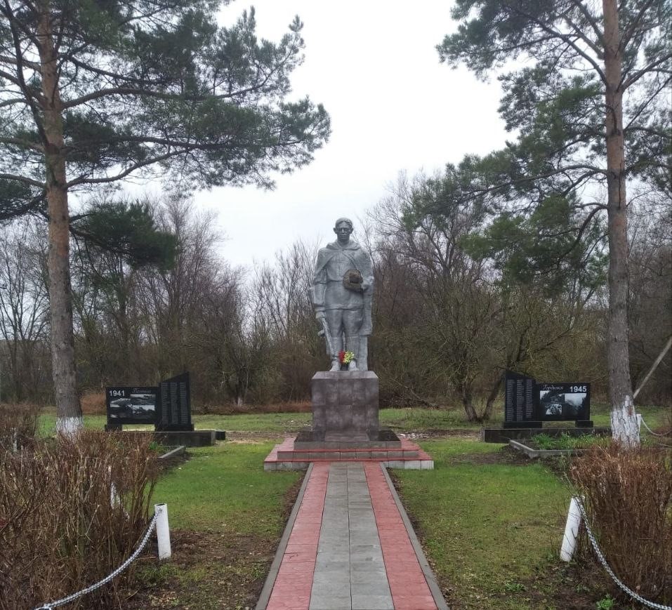Памятник войнам, погибшим в годы Великой Отечественной войны.