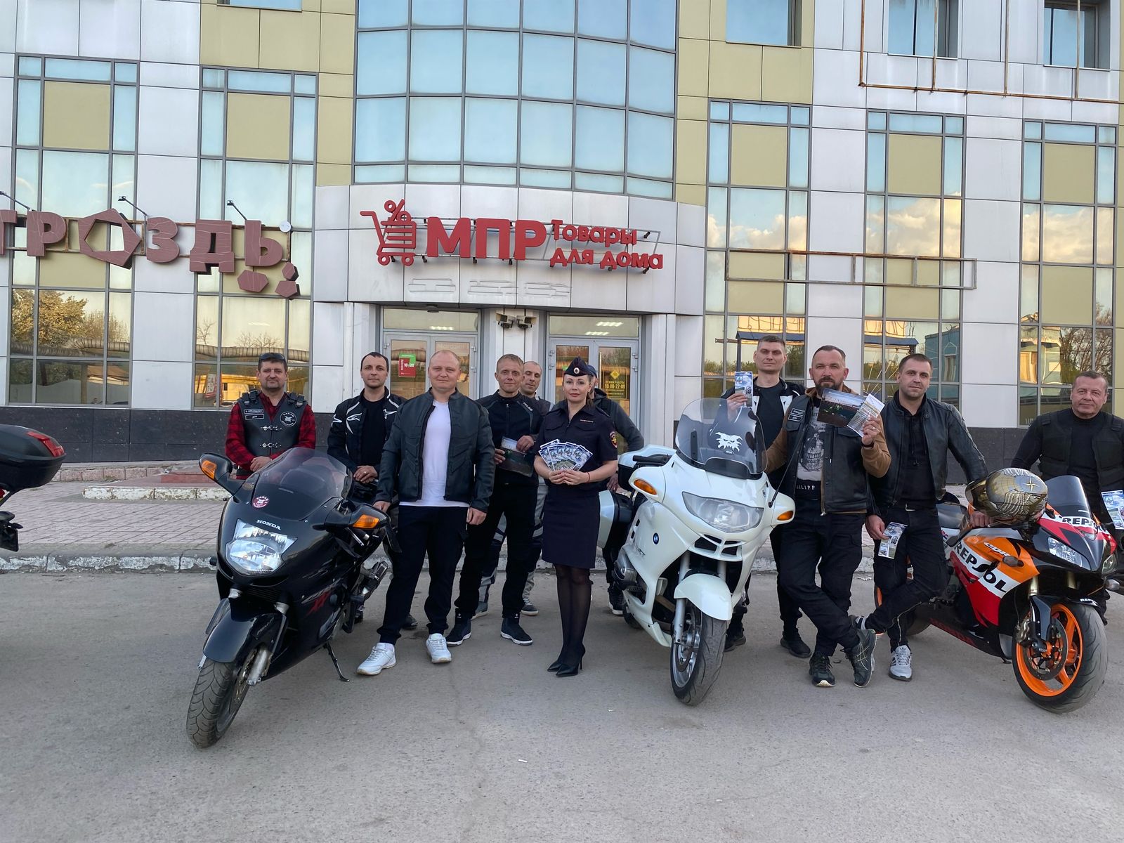 В Балашове дорожные полицейские провели профилактическую встречу с представителями мотосообщества.